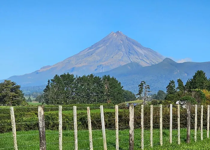 Carrington Countryside - New Plymouth Holiday Home
